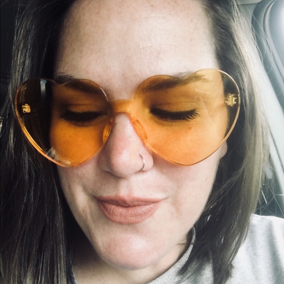 💗New Heart Shaped Sunglasses💗 - Picture 3 of 7